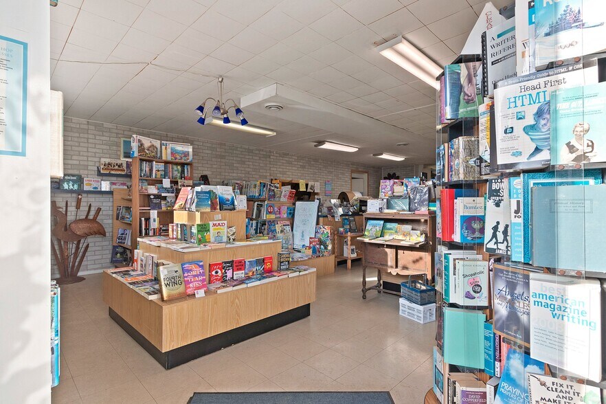 302 Collins Ave, Oconto, WI à vendre - Photo de l’immeuble – Image 3 sur 23