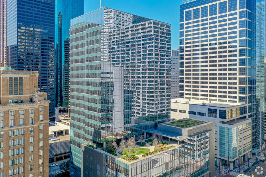 1111 Travis St, Houston, TX à louer - Photo de l’immeuble – Image 3 sur 5