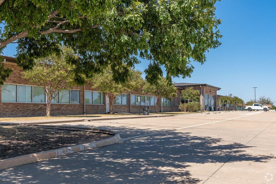 9500 Glascock Drive, Cresson, TX à vendre - Photo principale – Image 1 sur 14