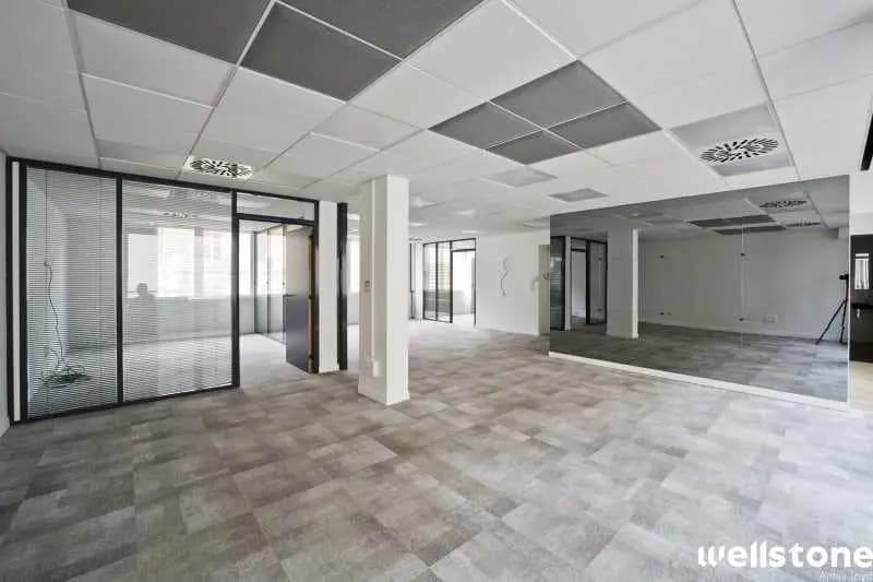 33 Rue François Ier, Paris à louer Photo de l’immeuble– Image 1 sur 25