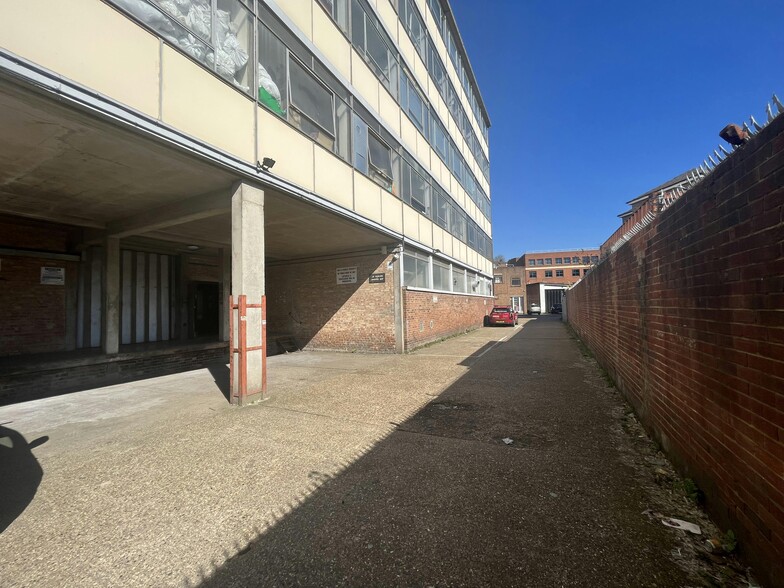 Westbourne St, High Wycombe à louer - Photo de l’immeuble – Image 2 sur 2