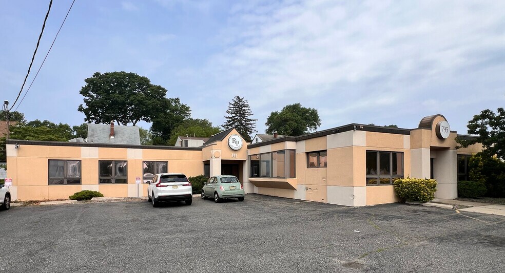 795 Main St, Hackensack, NJ à vendre - Photo de l’immeuble – Image 1 sur 4