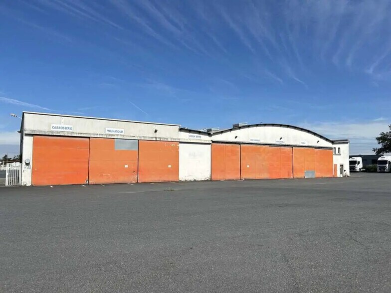 Local d’activités dans Vallet à louer - Photo de l’immeuble – Image 3 sur 8