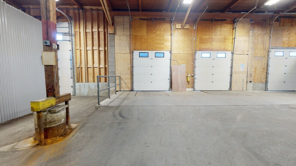 12140-12160 103A Av, Surrey, BC à louer - Numérisation 3D Matterport – Image 3 sur 25