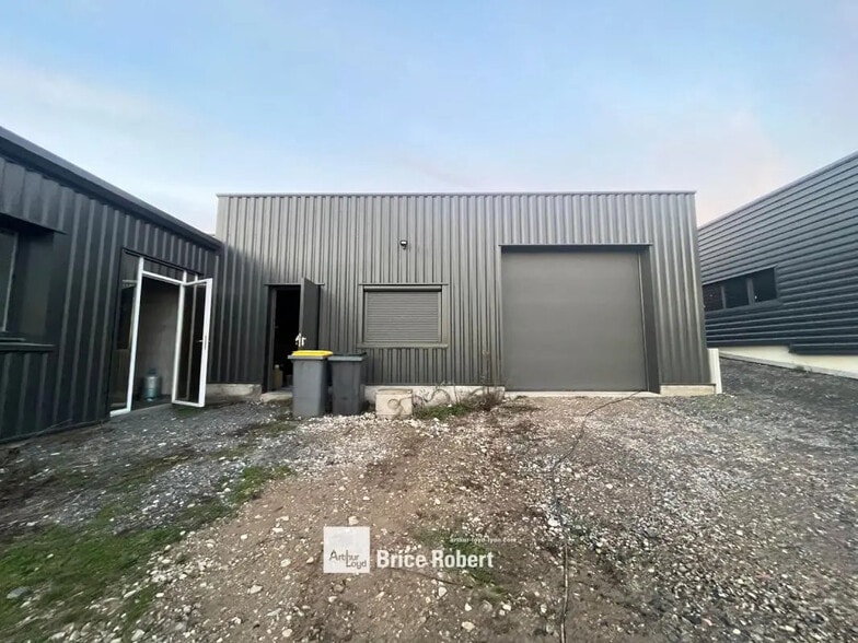 5 Rue Du Grand Chêne, Sainte-Consorce à louer - Photo de l’immeuble – Image 2 sur 5