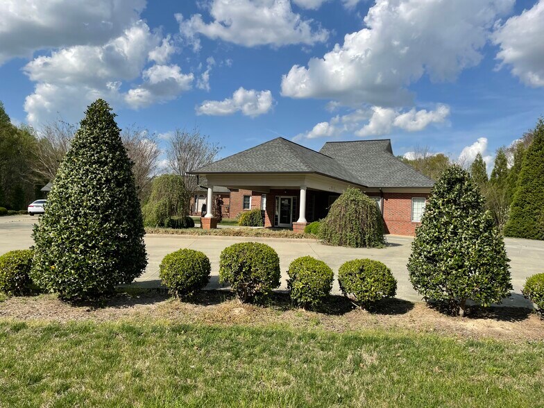 1611 Flora Ave, Burlington, NC à louer - Photo de l’immeuble – Image 2 sur 29