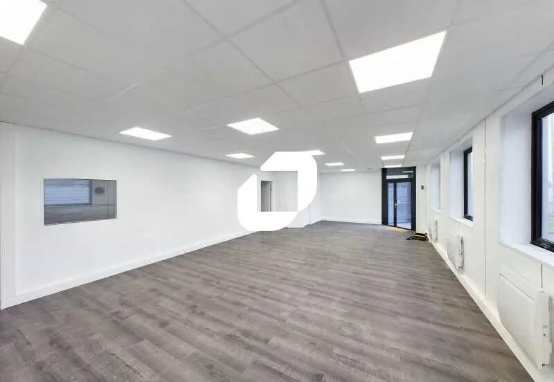 Bureau dans Le Bourget à louer - Photo de l’immeuble – Image 3 sur 4