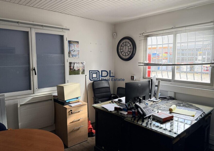 Local d'activités dans Orly à vendre - Photo intérieure – Image 2 sur 3