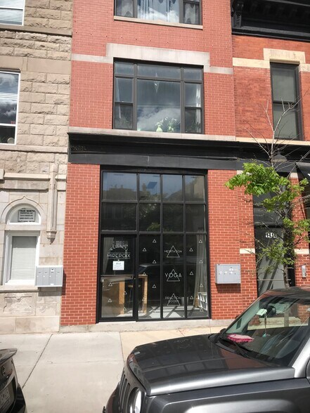 1414 N Ashland Ave, Chicago, IL à louer - Photo de l’immeuble – Image 2 sur 4