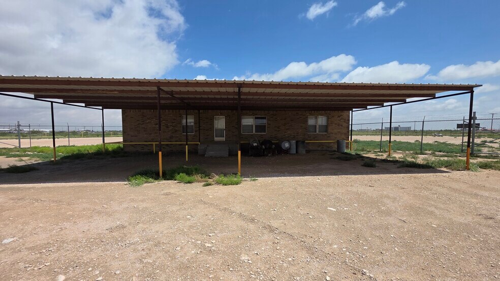 1401 IH-20, Monahans, TX à vendre - Photo de l’immeuble – Image 2 sur 24