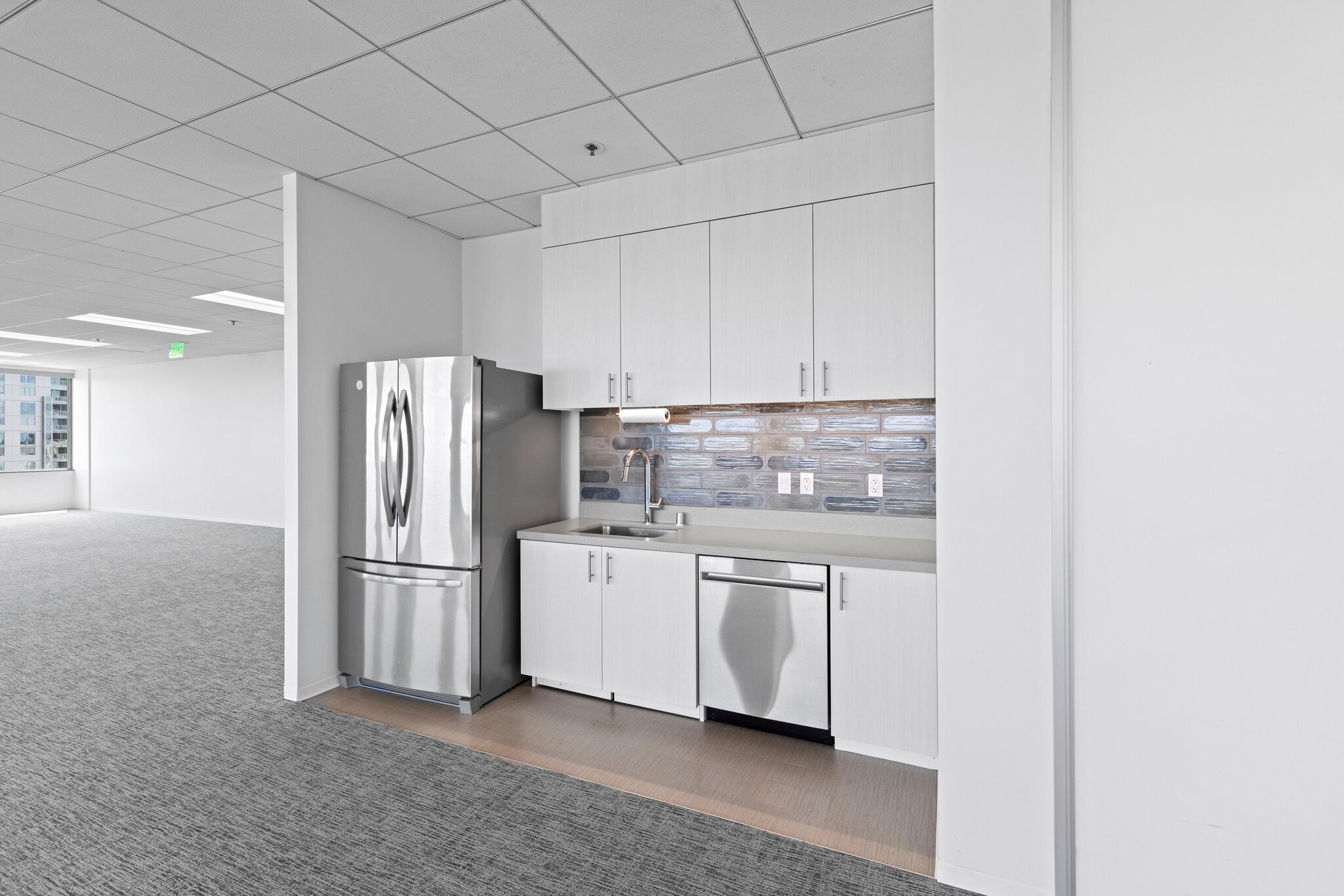 4270 Executive Sq, La Jolla, CA à louer Photo intérieure– Image 1 sur 8