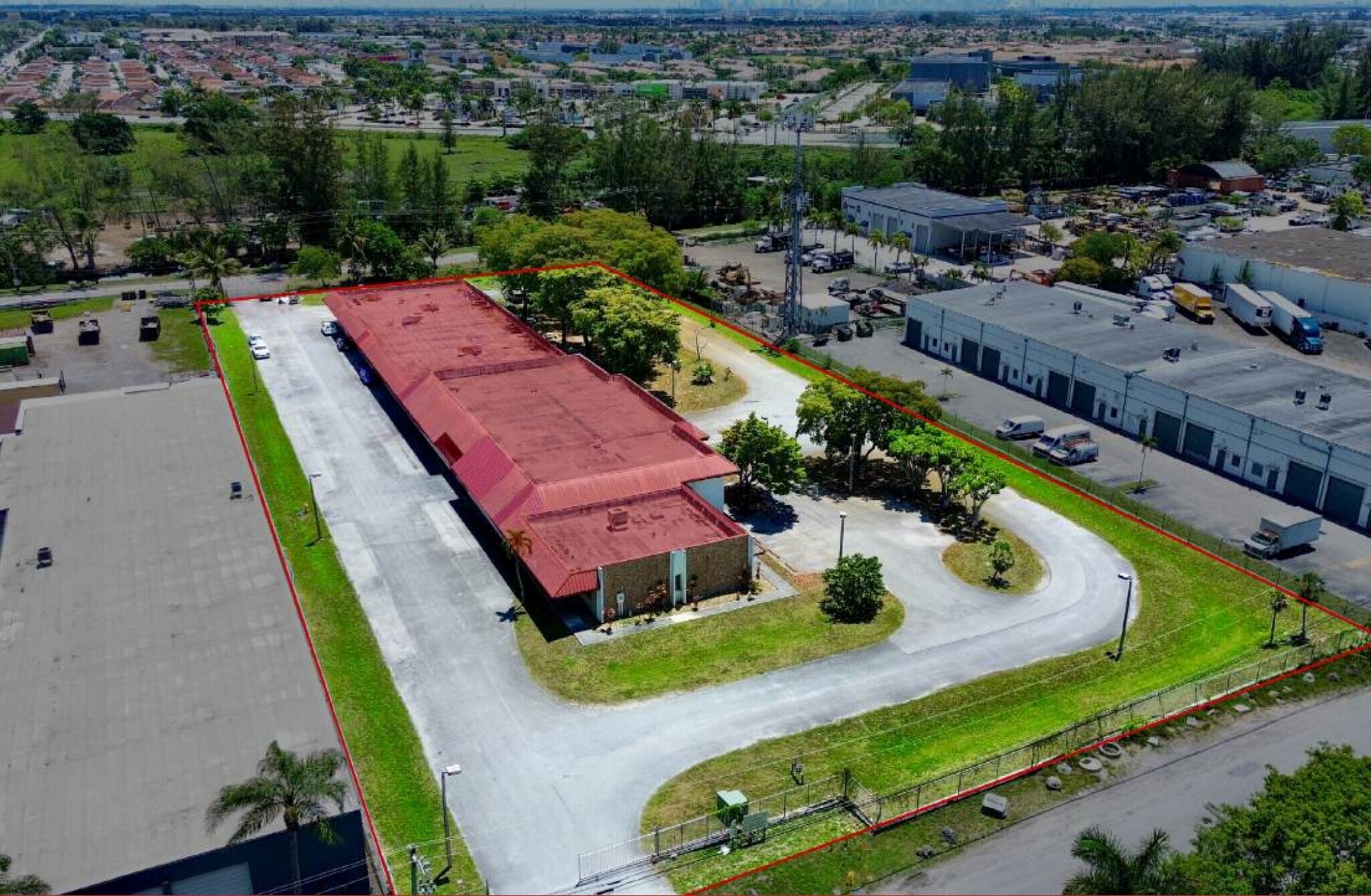 12175 NW 98th Ave, Hialeah, FL à vendre Photo principale– Image 1 sur 9