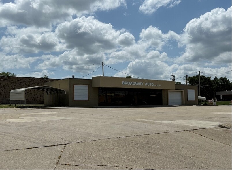 185 NW 46th Ave, Des Moines, IA à vendre - Photo de l’immeuble – Image 2 sur 7