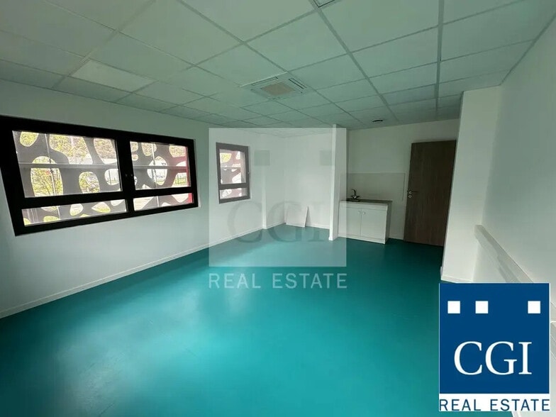 Bureau dans Seyssinet-Pariset à louer - Photo de l’immeuble – Image 3 sur 6