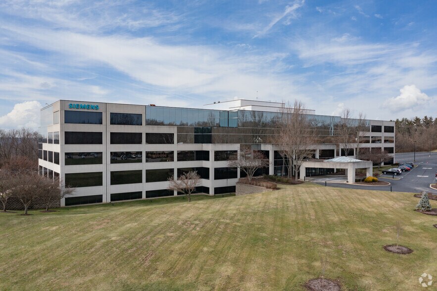 2000 Eastman Dr, Milford, OH à vendre - Photo principale – Image 1 sur 12