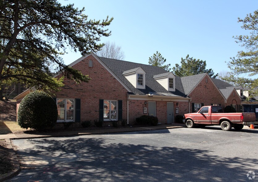 2026 Exeter Rd, Germantown, TN à louer - Photo de l’immeuble – Image 3 sur 7