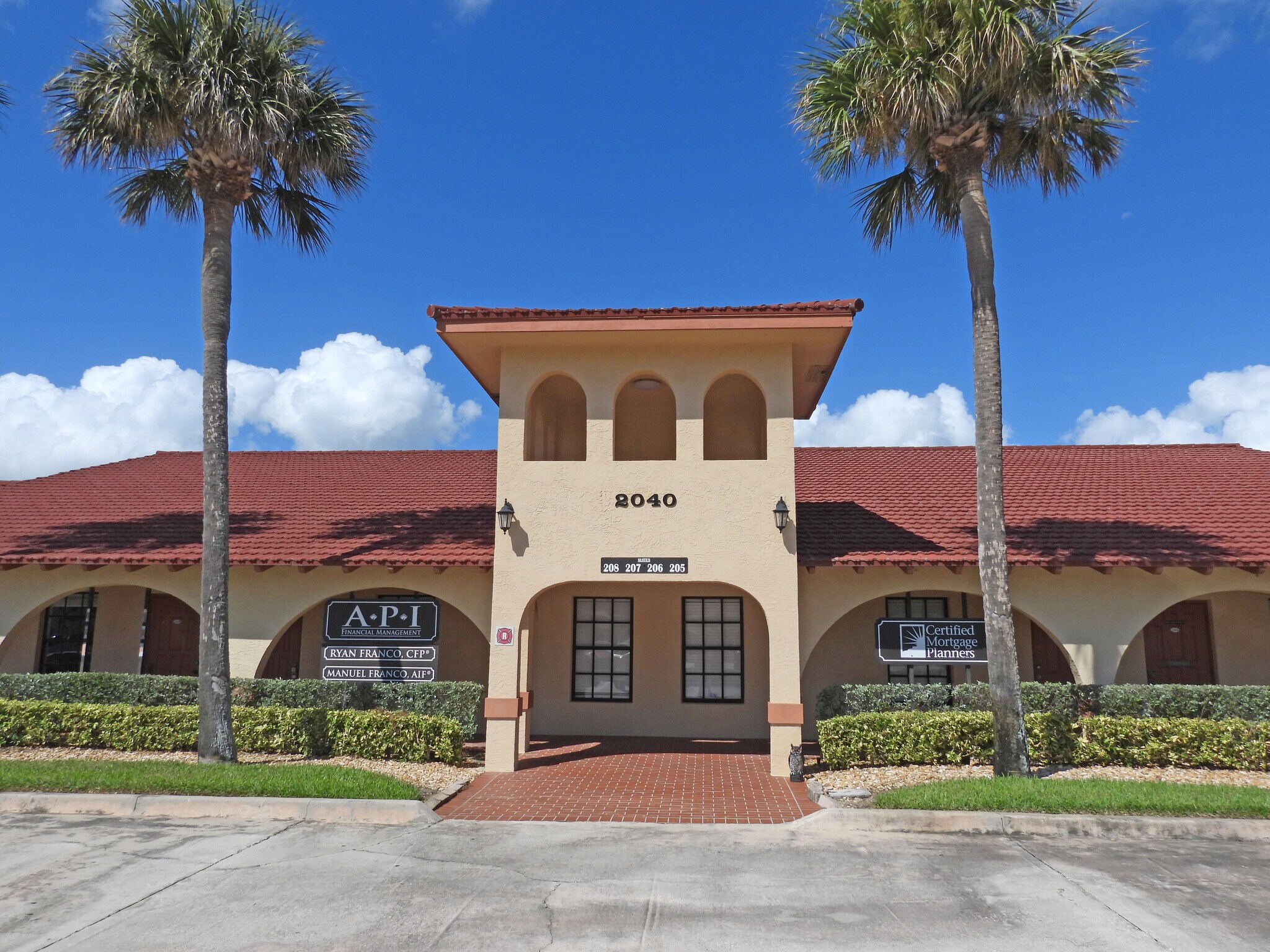 2040 Highway A1A, Indian Harbour Beach, FL à louer Photo de l’immeuble– Image 1 sur 19