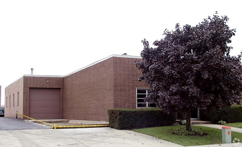 188 Seegers Ave, Elk Grove Village, IL à vendre - Photo de l’immeuble – Image 2 sur 10