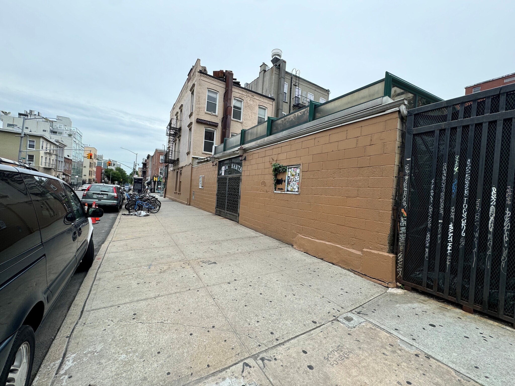 200 N 7th St, Brooklyn, NY à louer Photo de l’immeuble– Image 1 sur 4