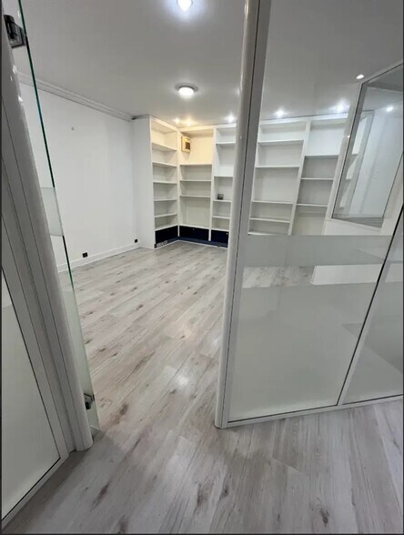 Local commercial dans Paris à louer - Photo de l’immeuble – Image 3 sur 6