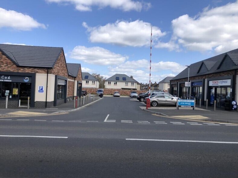 Units 3-4 Irthlingborough Rd, Finedon à louer - Photo principale – Image 1 sur 2