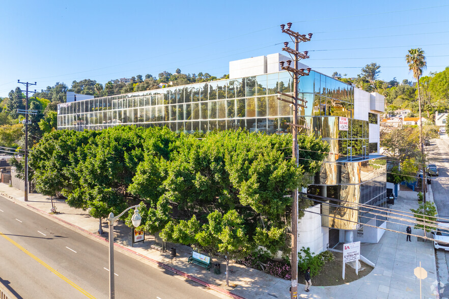 3151 Cahuenga Blvd W, Los Angeles, CA à louer - Photo de l’immeuble – Image 2 sur 6