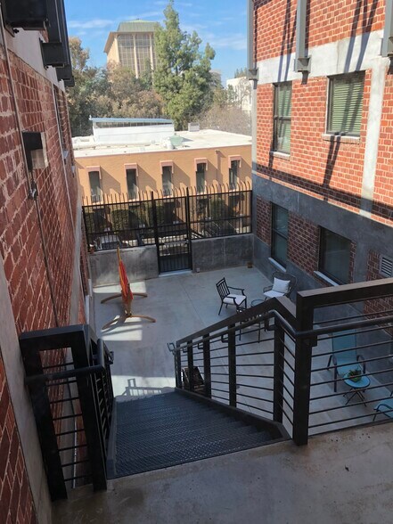 2125-2139 Kern St, Fresno, CA à louer - Photo de l’immeuble – Image 2 sur 12
