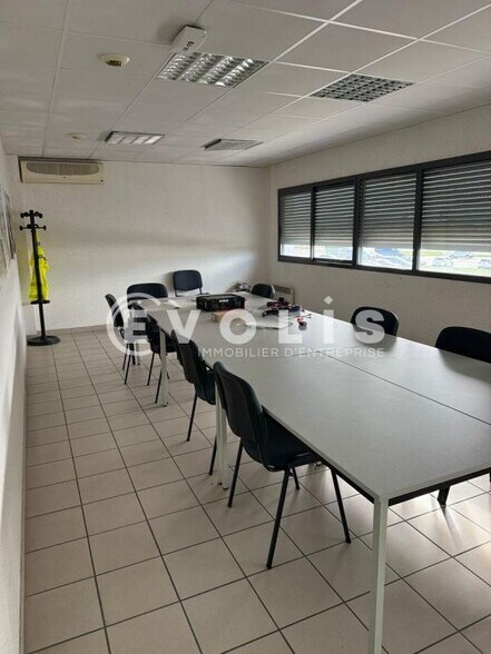 Bureau dans Montéléger à louer - Photo intérieure – Image 3 sur 9