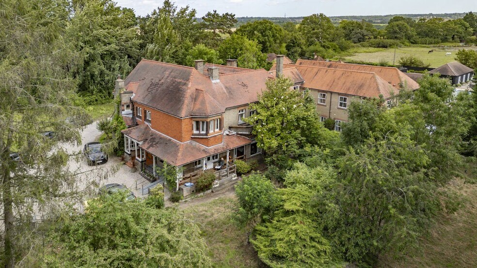 Coopersale Ln, Theydon Bois à vendre - Photo de l’immeuble – Image 3 sur 9