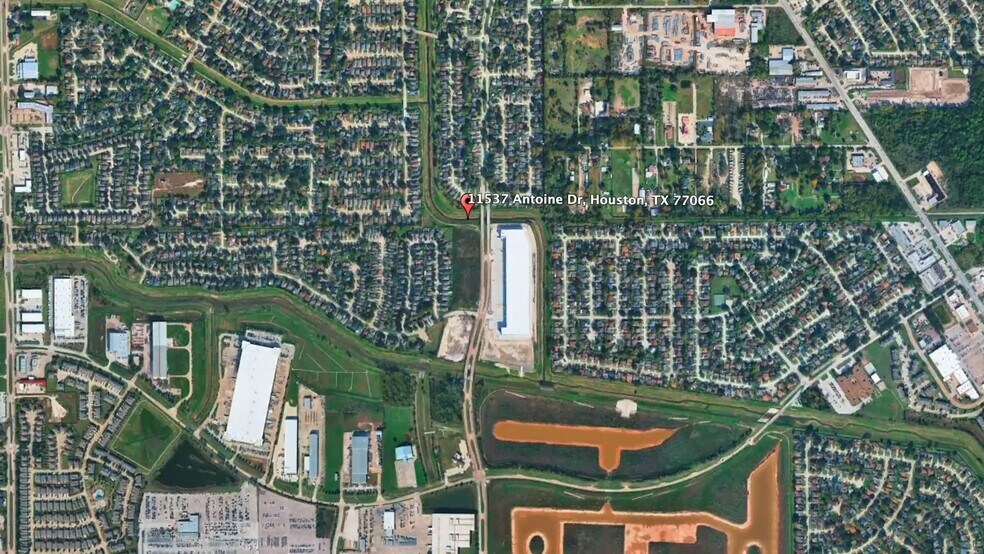 11537 Antoine Dr, Houston, TX à louer - Vidéo sur l’annonce professionnelle – Image 2 sur 17