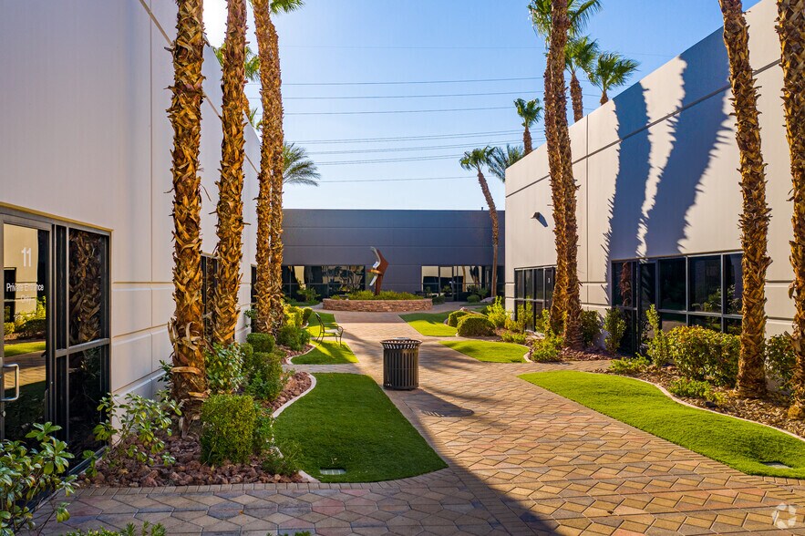 5920 S Rainbow Blvd, Las Vegas, NV à vendre - Photo de l’immeuble – Image 2 sur 12