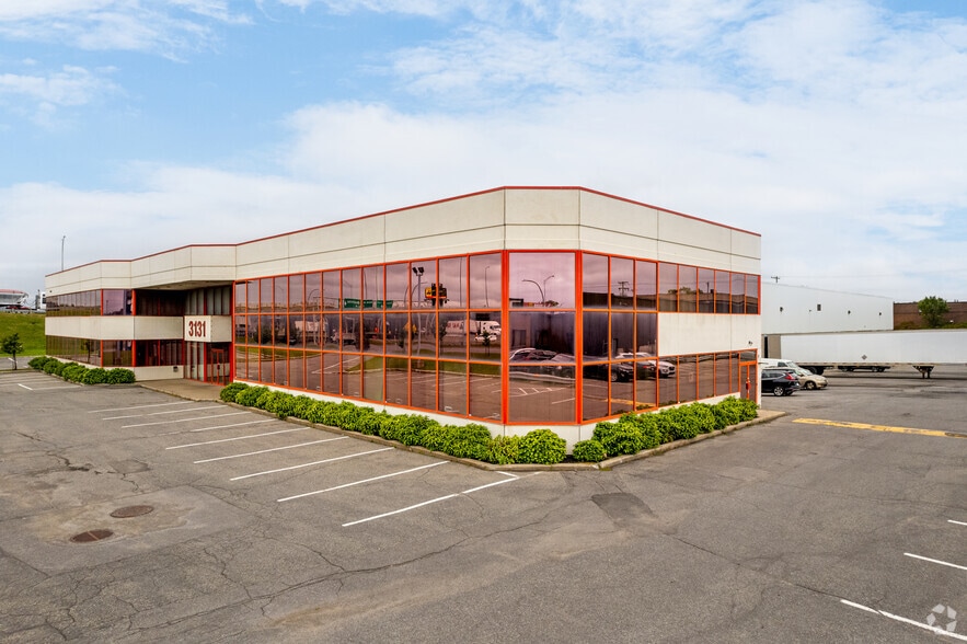 9260-9300 Blvd Henri Bourassa W, Montréal, QC à louer - Photo principale – Image 1 sur 9