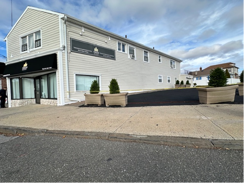 829 Midland Ave, Yonkers, NY à vendre - Photo de l’immeuble – Image 1 sur 13