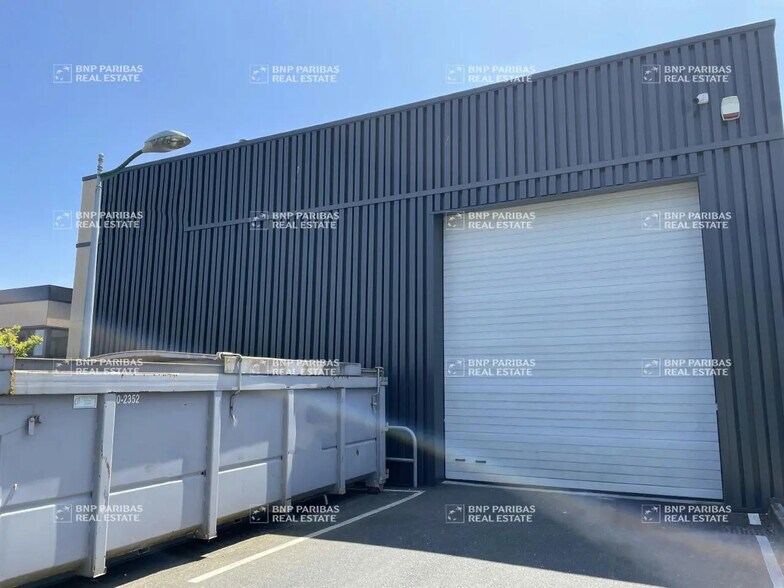 Local d’activités dans Ingré à louer - Photo de l’immeuble – Image 2 sur 5