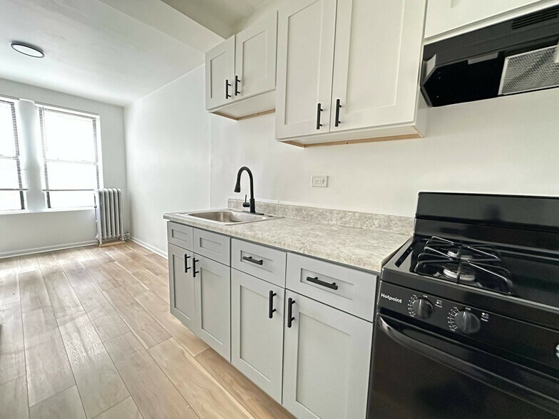 808 W 76th St, Chicago, IL à vendre - Photo de l’immeuble – Image 2 sur 5