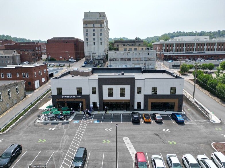 1050 University Ave, Morgantown, WV à louer - Photo de l’immeuble – Image 1 sur 8
