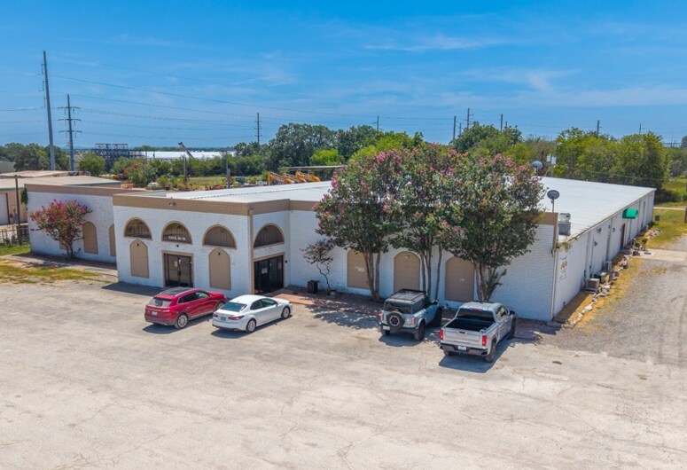 735 E Interstate 10, Seguin, TX à vendre - Photo de l’immeuble – Image 2 sur 11
