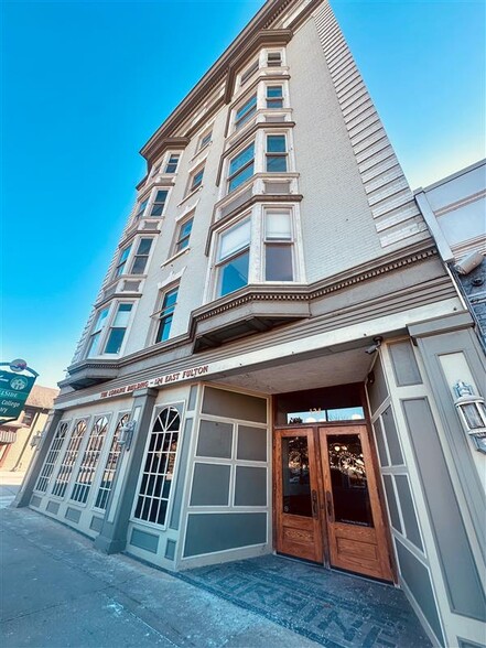 124 E Fulton St, Grand Rapids, MI à louer - Photo de l’immeuble – Image 1 sur 8