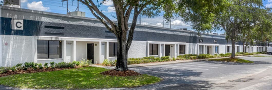 13300 McCormick Dr, Tampa, FL à louer Photo de l’immeuble– Image 1 sur 1