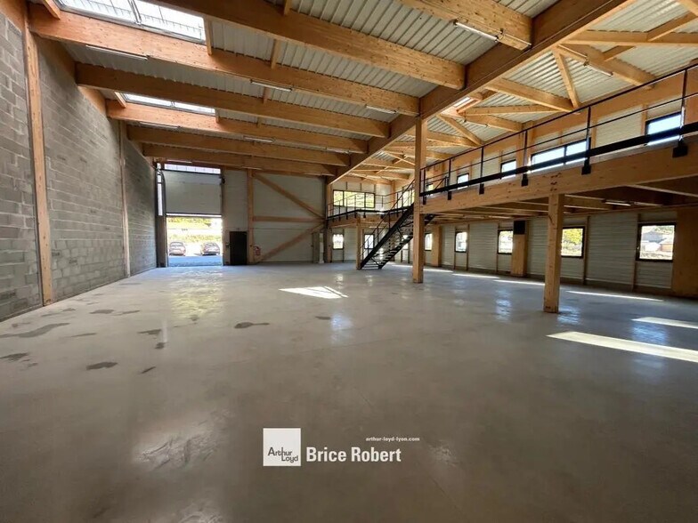 Local d'activités dans Tarare à vendre - Photo de l’immeuble – Image 3 sur 6