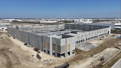 7901 South Fwy, Fort Worth, TX à louer Photo de l’immeuble– Image 1 sur 4