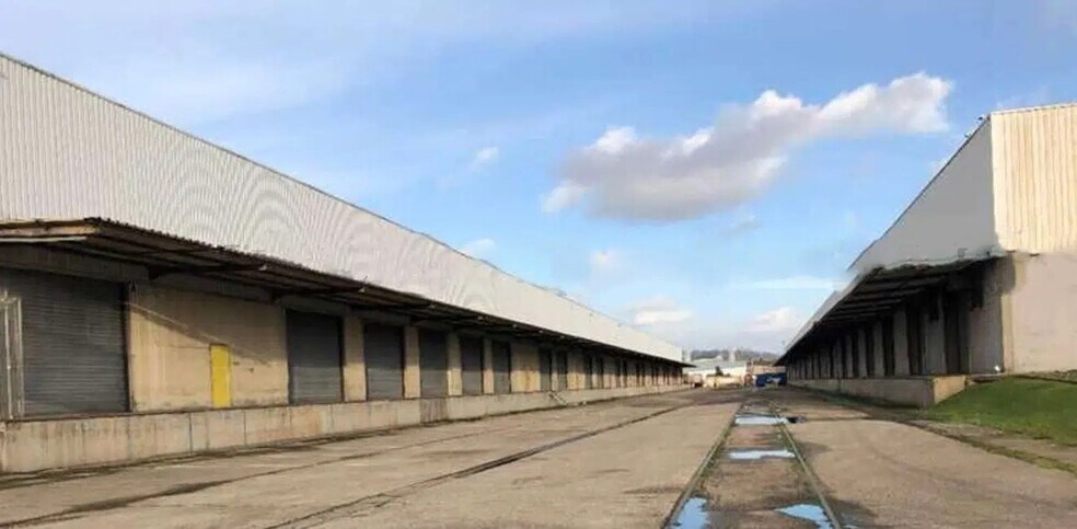 Industriel/Logistique dans Le Petit-Quevilly à louer - Photo de l’immeuble – Image 1 sur 17