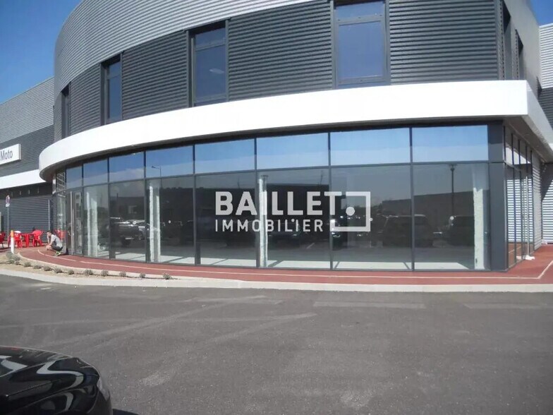 Local commercial dans Fréjus à vendre - Photo de l’immeuble – Image 2 sur 4