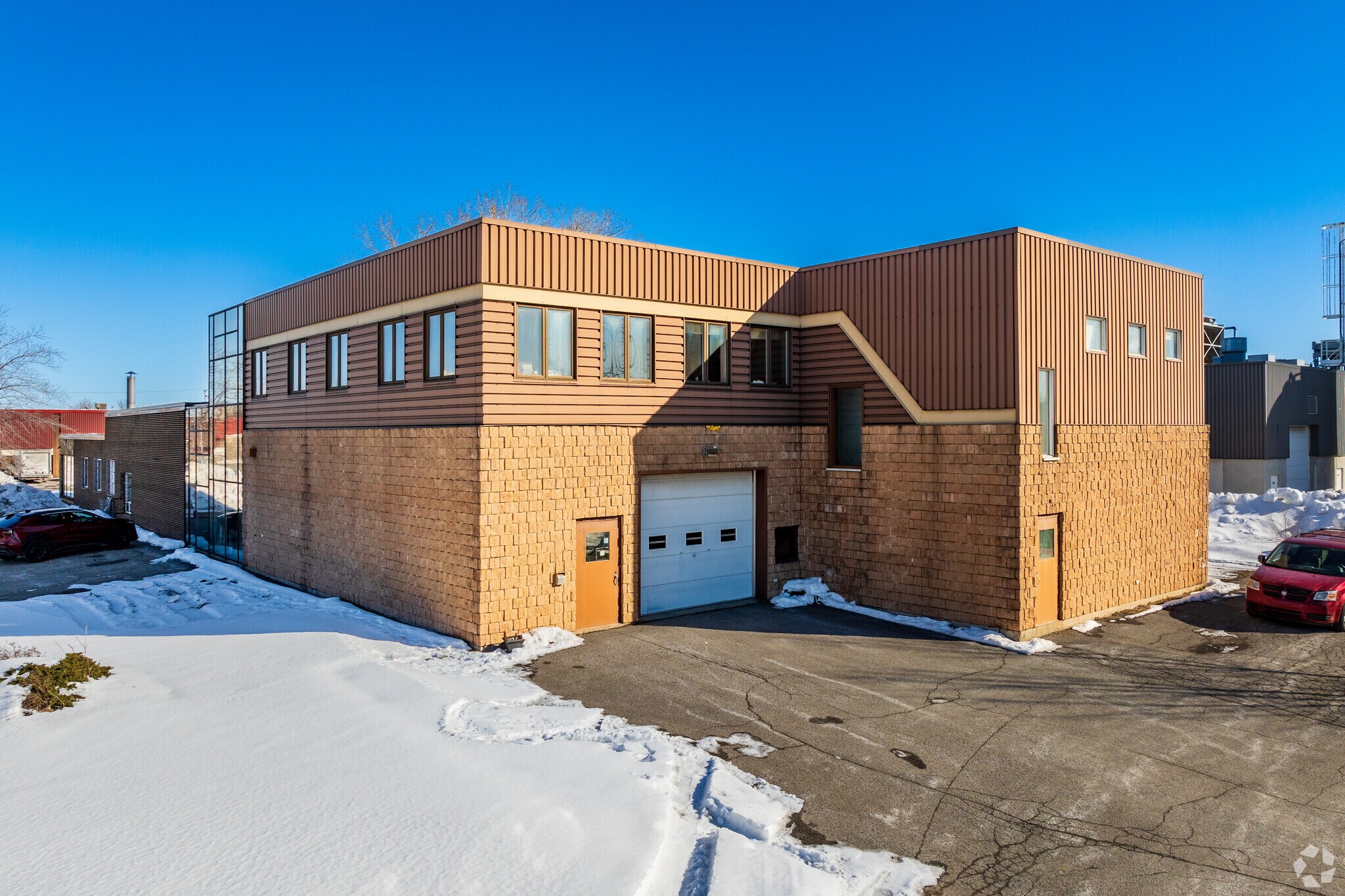 8300 Rue De L'industrie, Montréal, QC à vendre Photo de l’immeuble– Image 1 sur 7