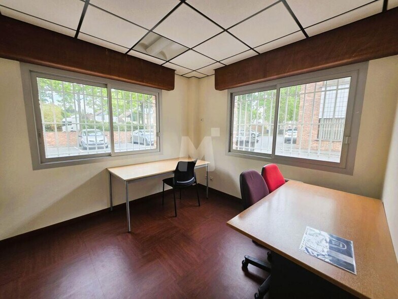 Bureau dans Évry-Courcouronnes à vendre - Photo intérieure – Image 2 sur 6
