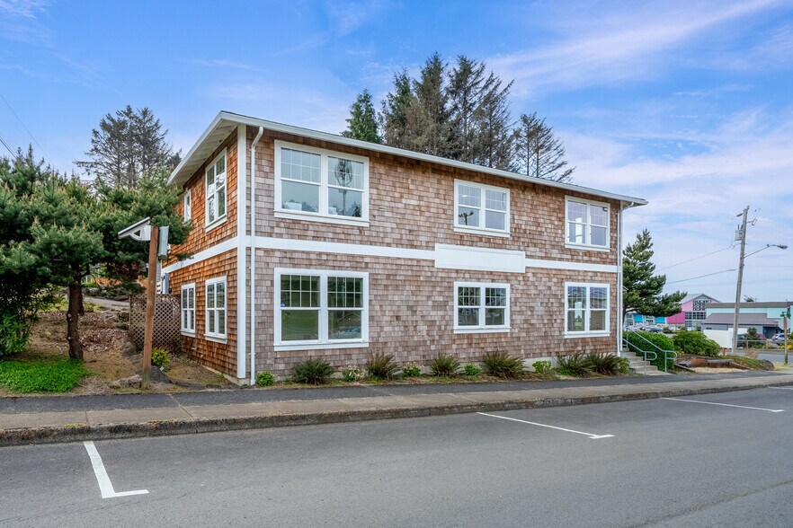 2210 NE 22nd St, Lincoln City, OR à louer - Photo de l’immeuble – Image 3 sur 28
