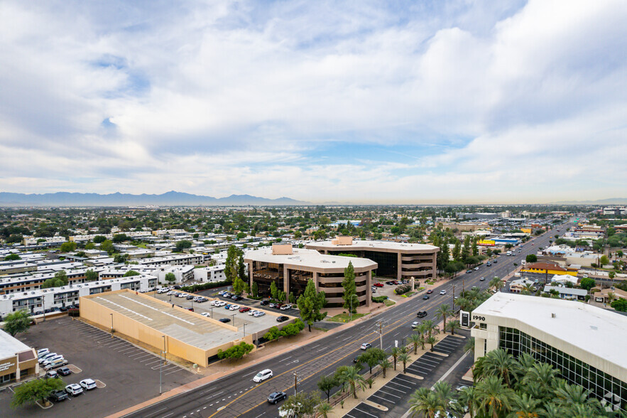 2001 W Camelback Rd, Phoenix, AZ à louer - Photo de l’immeuble – Image 3 sur 3