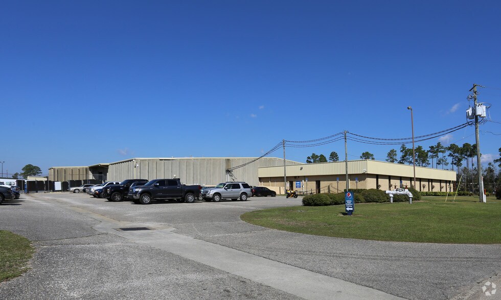 8801 Grow Dr, Pensacola, FL à louer - Photo de l’immeuble – Image 2 sur 29