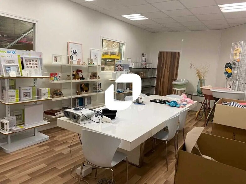 Local d'activités dans Méré à vendre - Photo intérieure – Image 2 sur 9