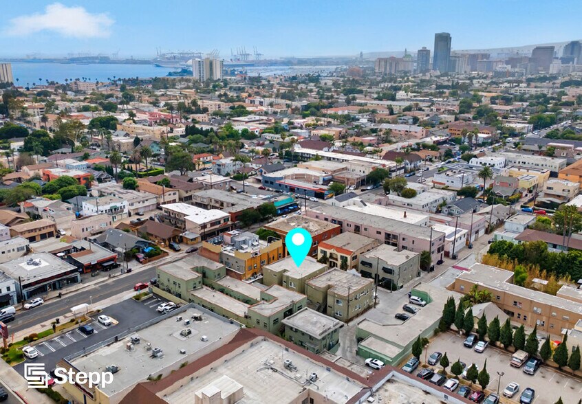 412 N Rose Pl, Long Beach, CA à vendre - Photo de l’immeuble – Image 2 sur 6